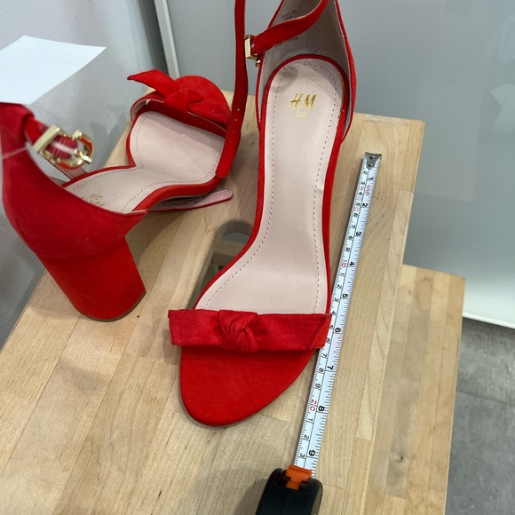 HM pretty red shoe with bow size 39/8 - Picture 2 of 2